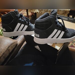 Lightly used toddler boys adidas hoop mid 10.5